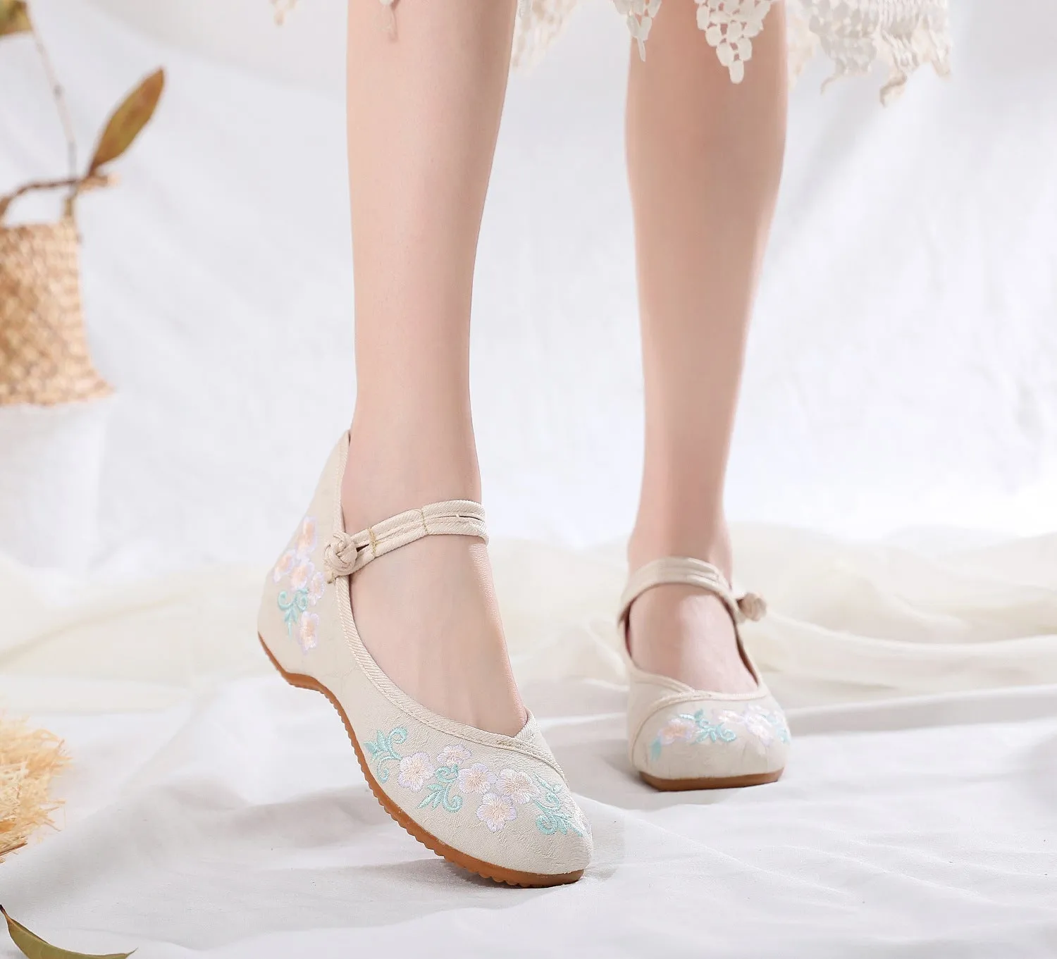 Clothing Versatile Embroidered Cotton And Linen Canvas Shoes