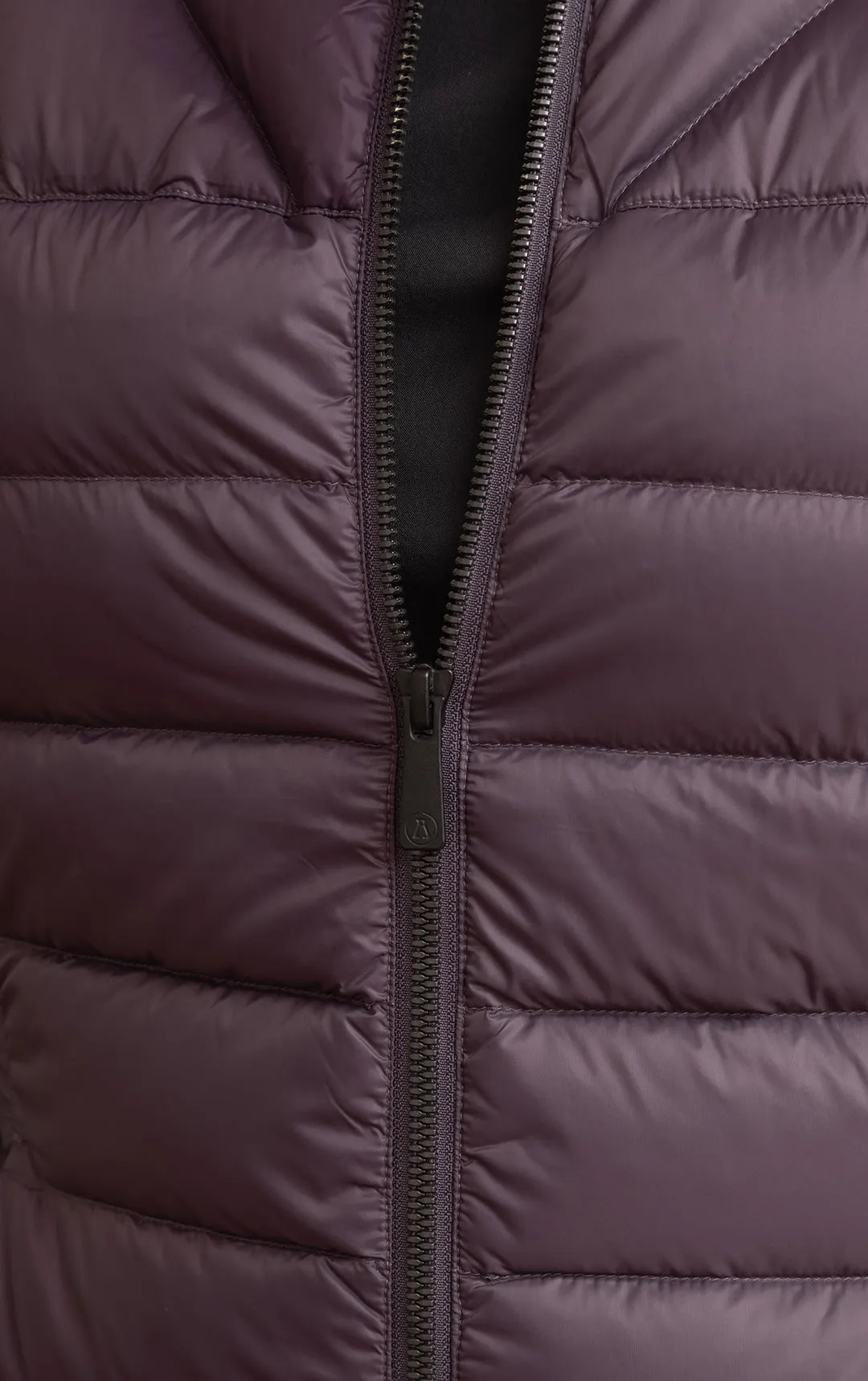 ESSENTIAL LIGHTWEIGHT DOWN VEST