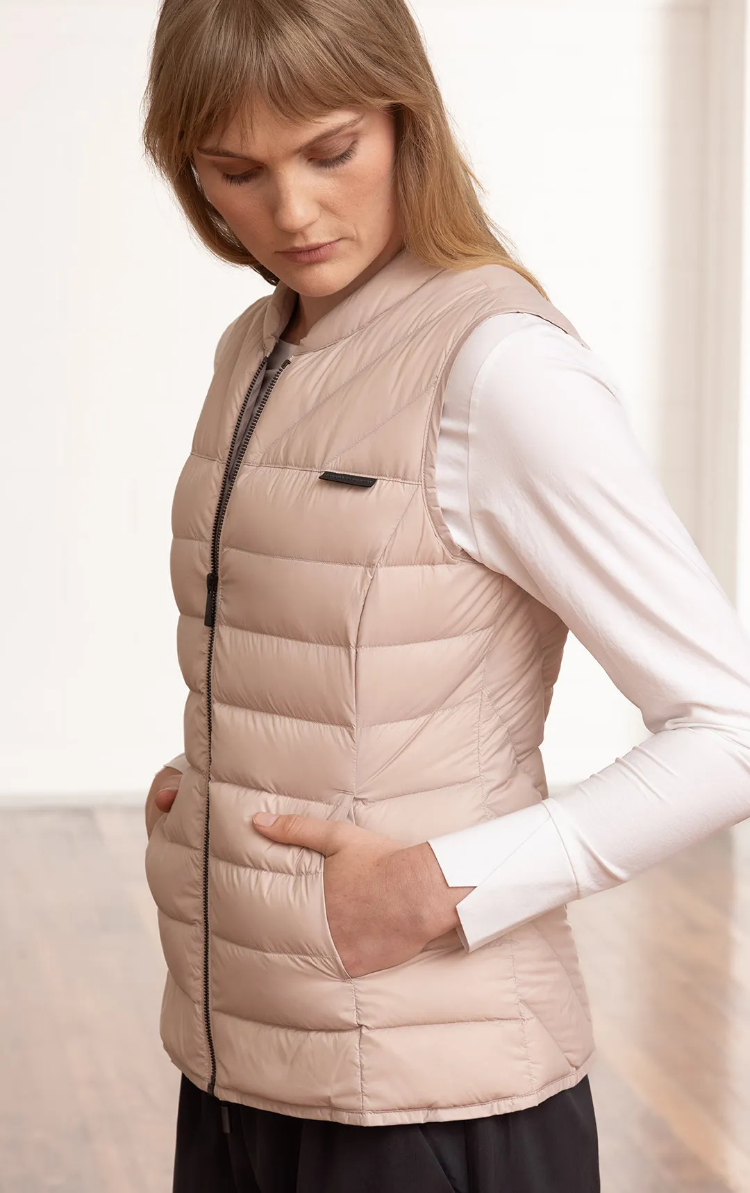 ESSENTIAL LIGHTWEIGHT DOWN VEST