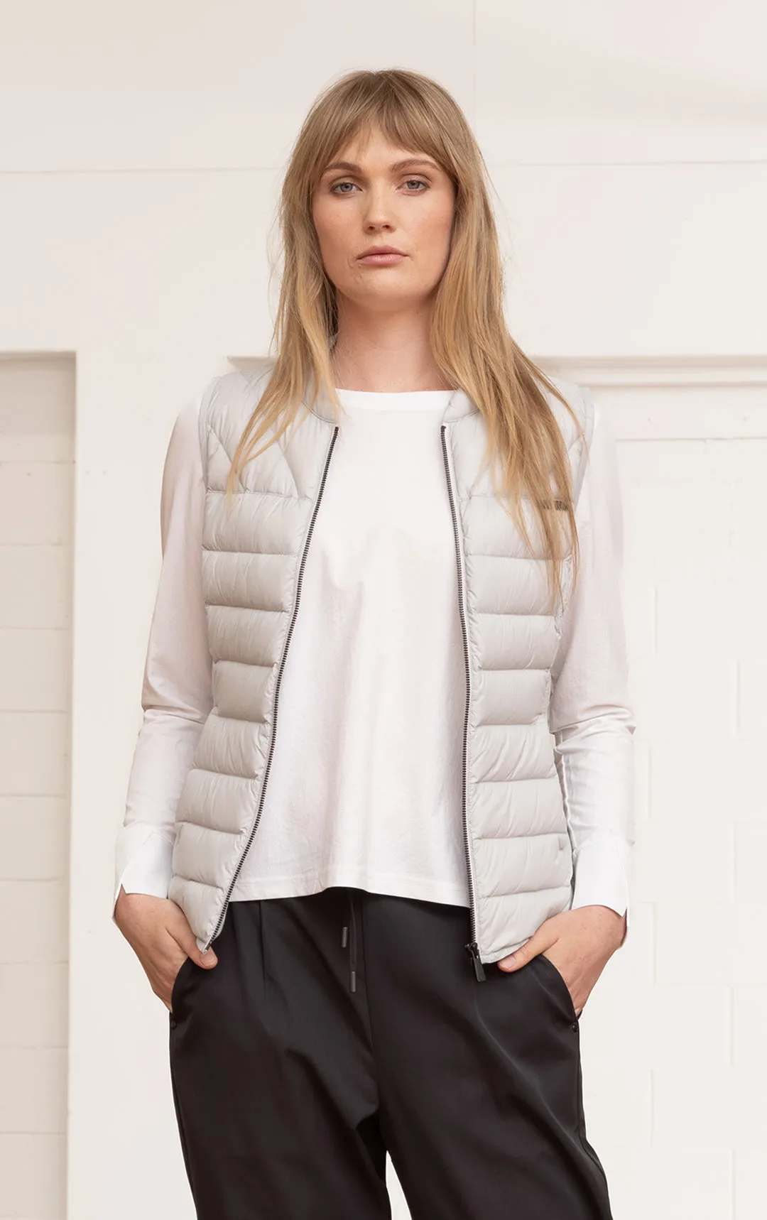 ESSENTIAL LIGHTWEIGHT DOWN VEST