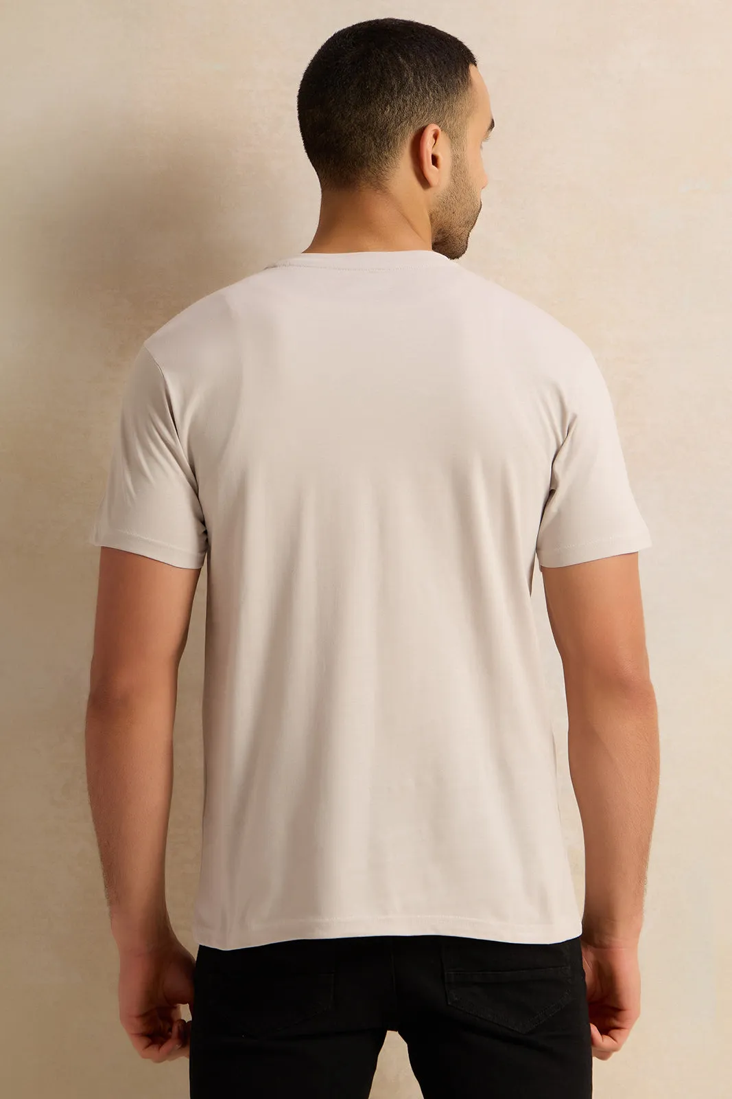 Men Grey Solid Basic T-Shirt