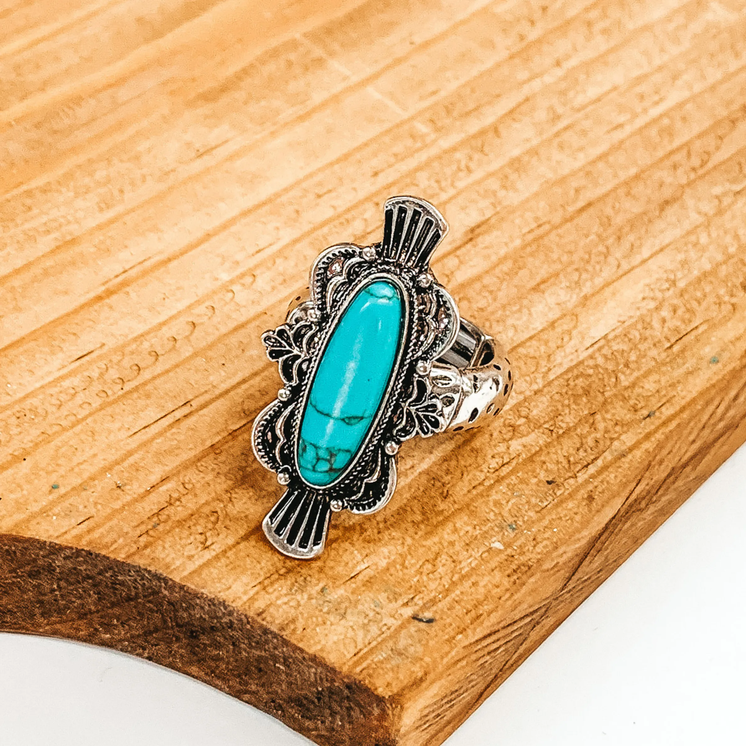 Western Oval Silver Tone Stretch Ring in Turquoise